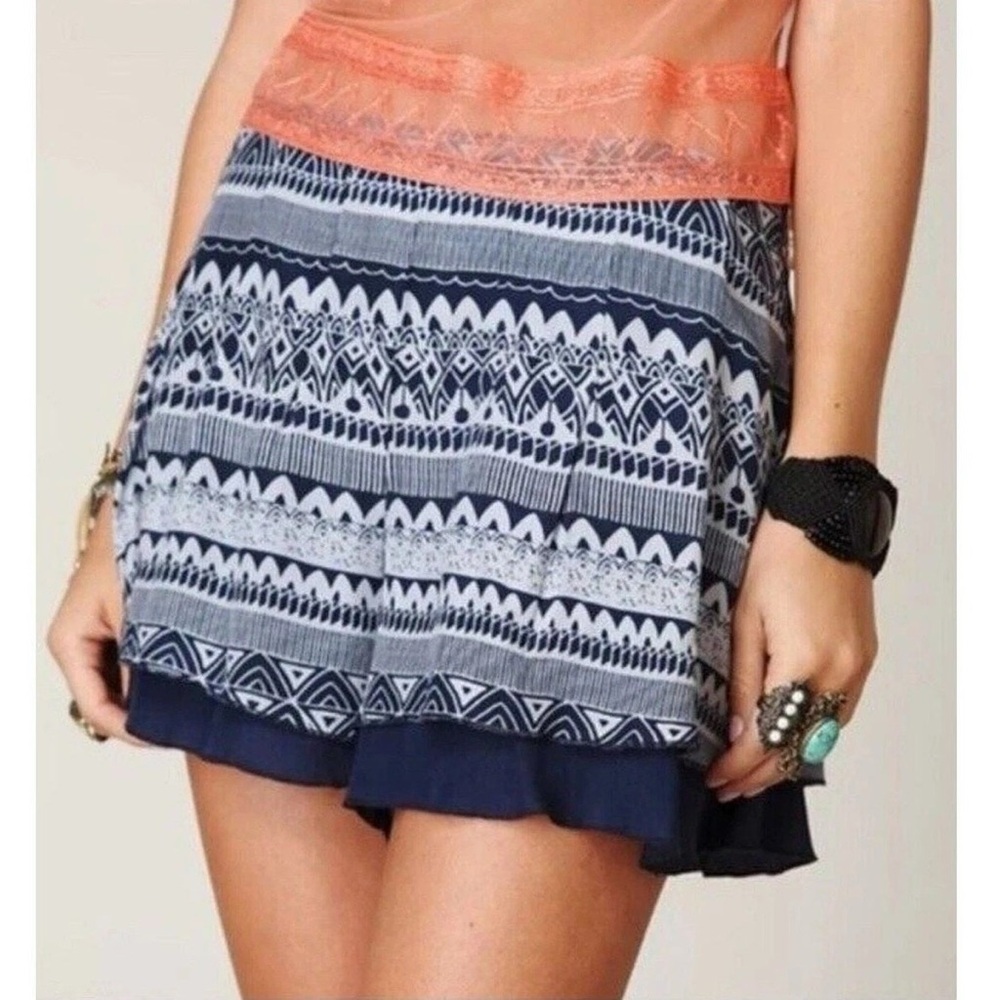 Navy and White Patterned Free People High-Waisted Boho Layered 4” Shorts Size 12